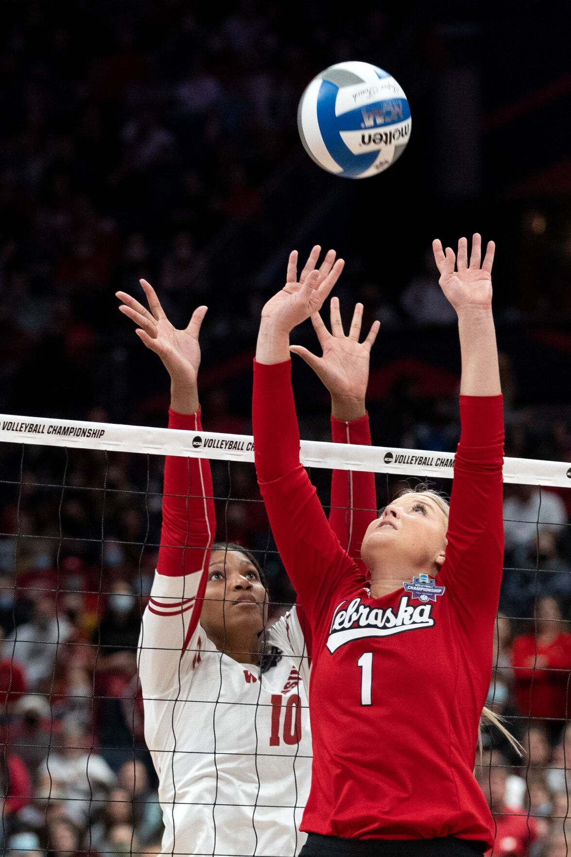 121921-owh-spo-nuvolley61.jpg